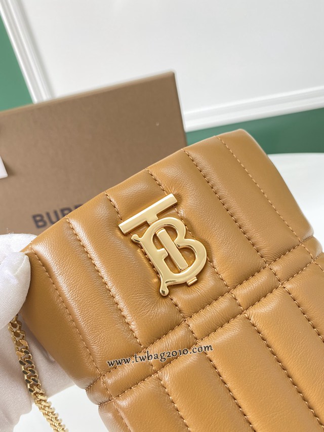 Burberry專門店新款米色皮革水桶包 巴寶莉絎縫時裝秀款羔羊皮鏈條包 yxb1332